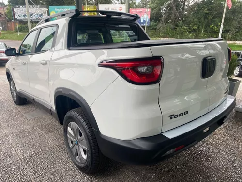 Nuevo Fiat Toro Freedom 2024 Naftero Blanco